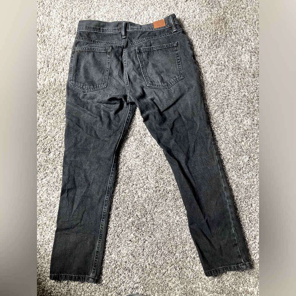 Dad Slim Taper Fit BDG Black Jeans
no holes, stains, or flaws!
send offers!